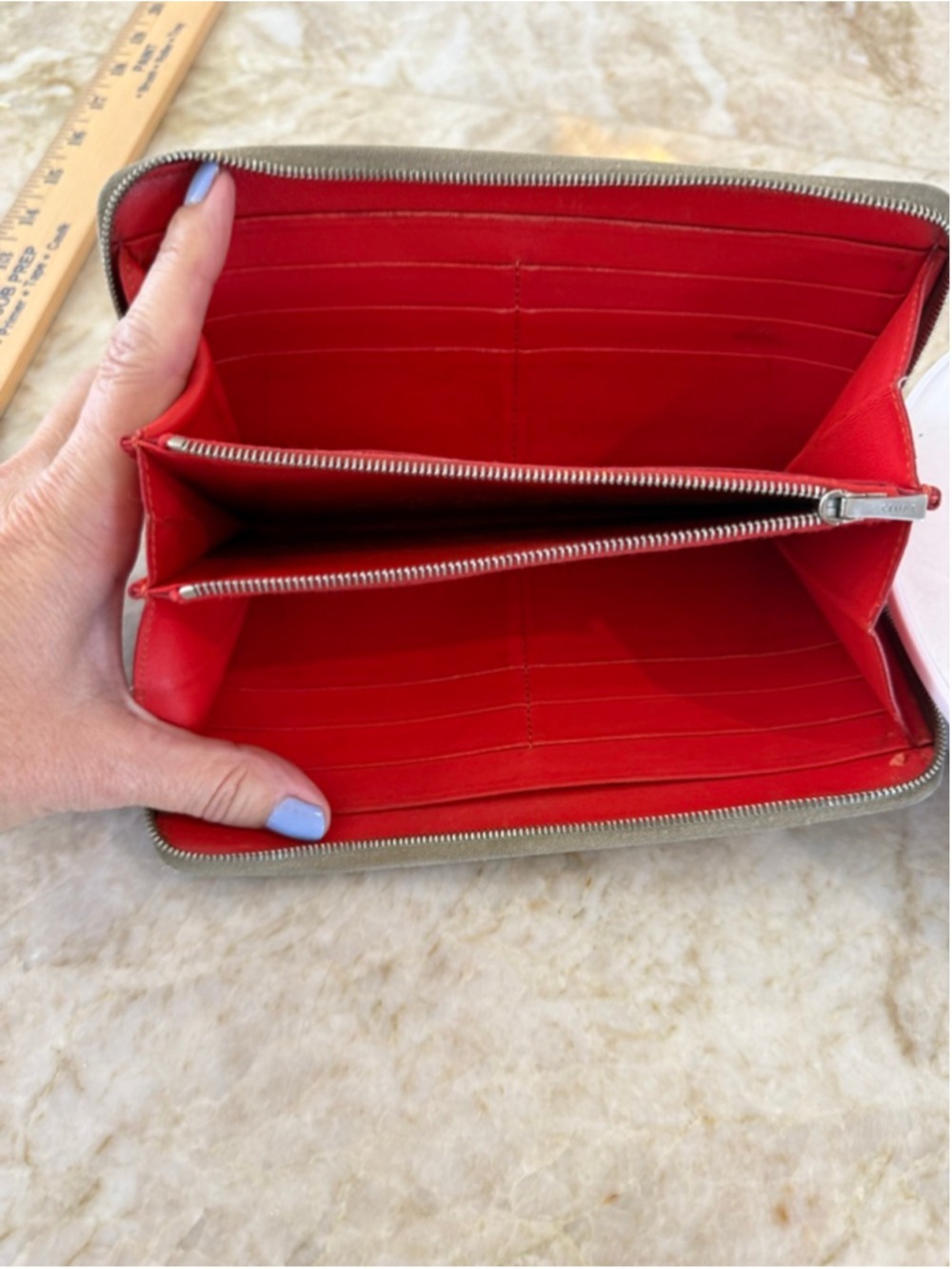 Celine authenticated Beige Red Leather Wallet Zippy style. Added chain. Good - Picture 11 of 12